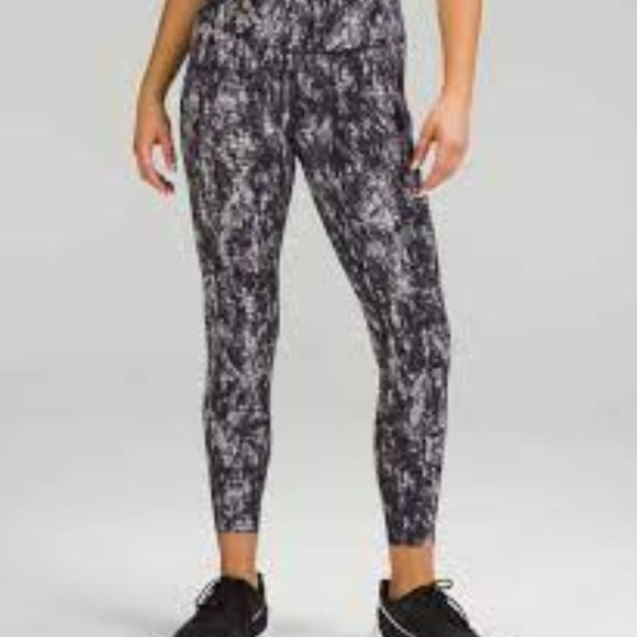 Lululemon Fast and Free High-Rise Tight 25" Lino Slide Alpine White Black - Picture 2 of 9